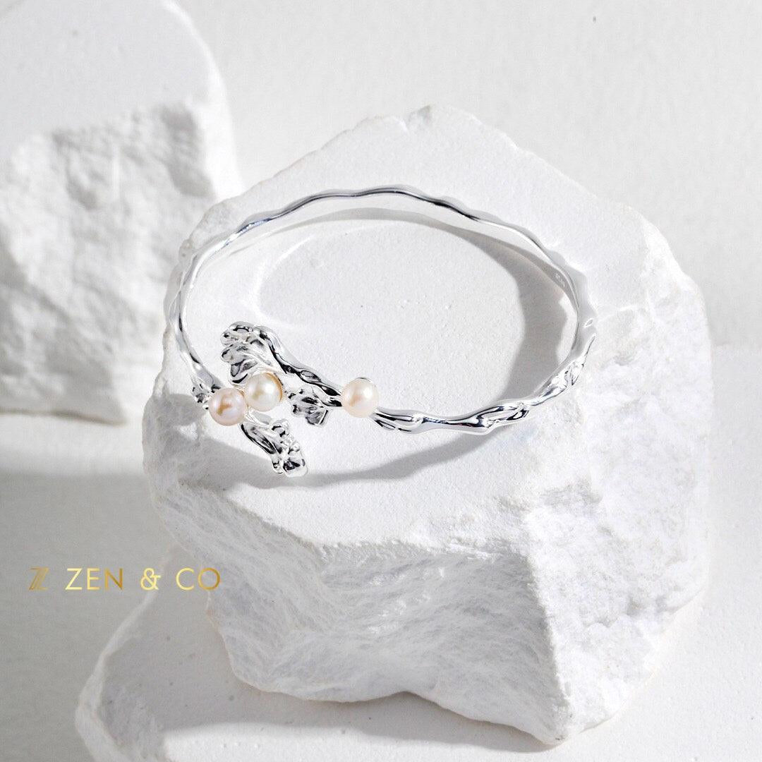 OLIVIA Romantic cuff bracelet with pearls - ZEN&CO Studio