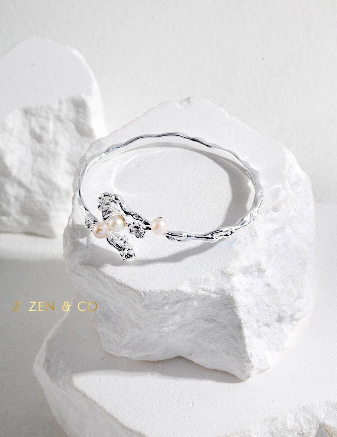 OLIVIA Romantic cuff bracelet with pearls - ZEN&CO Studio