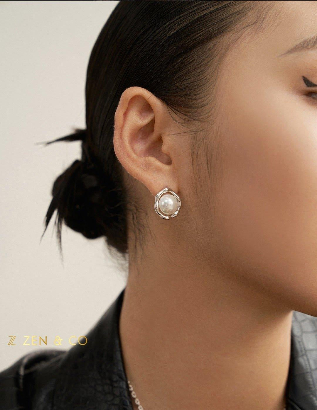 PAIGE pearl stud earrings - ZEN&CO Studio