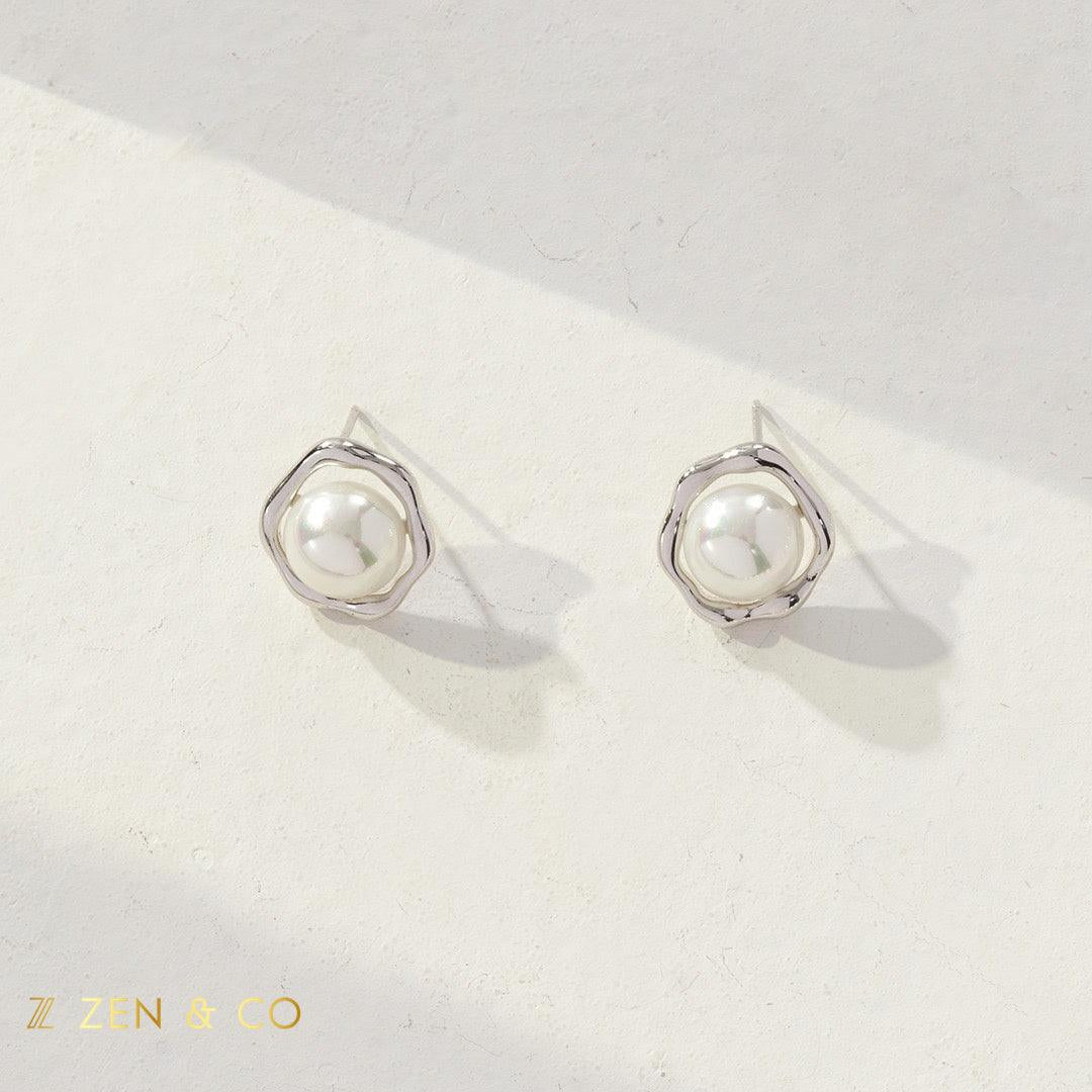 PAIGE pearl stud earrings - ZEN&CO Studio