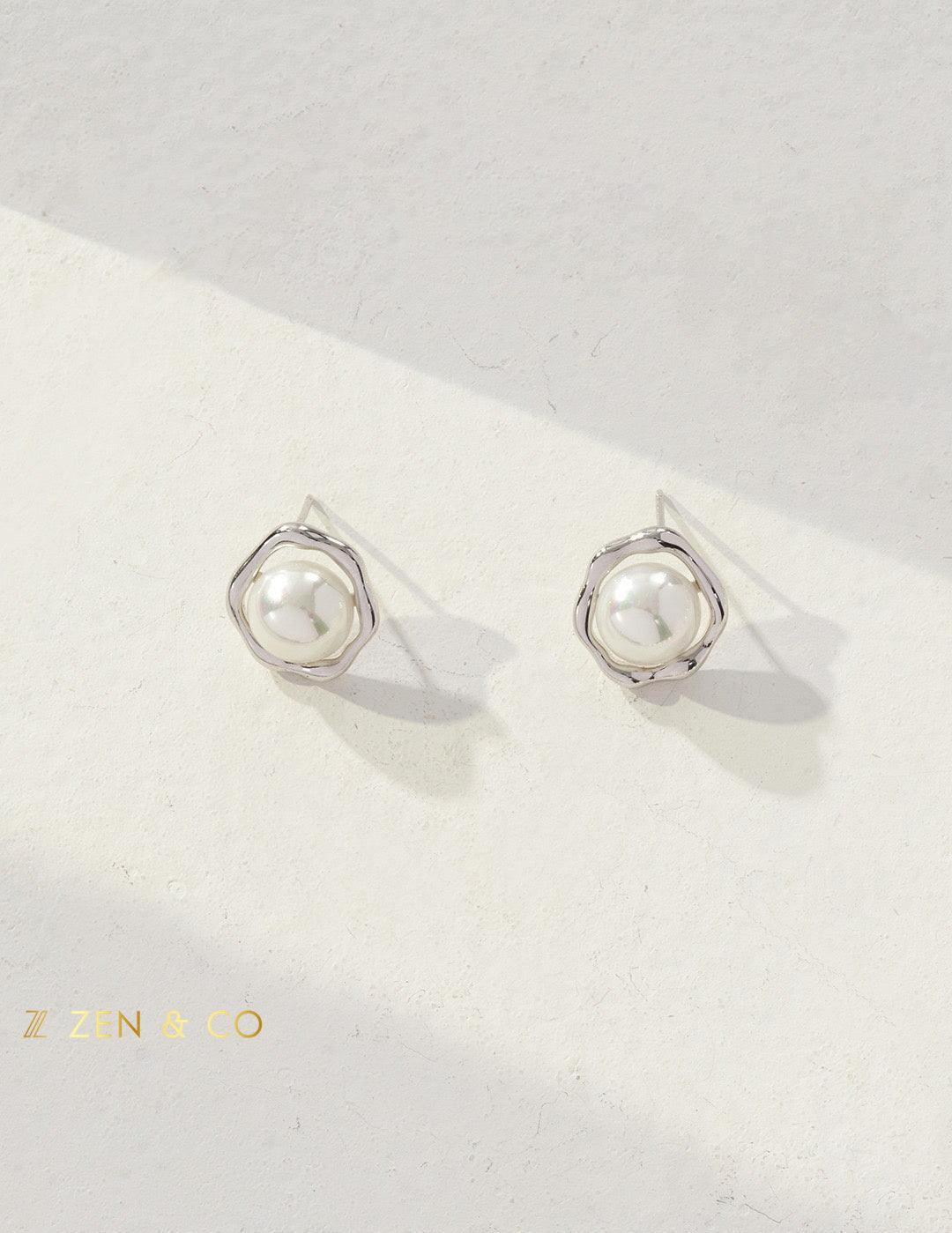 PAIGE pearl stud earrings - ZEN&CO Studio