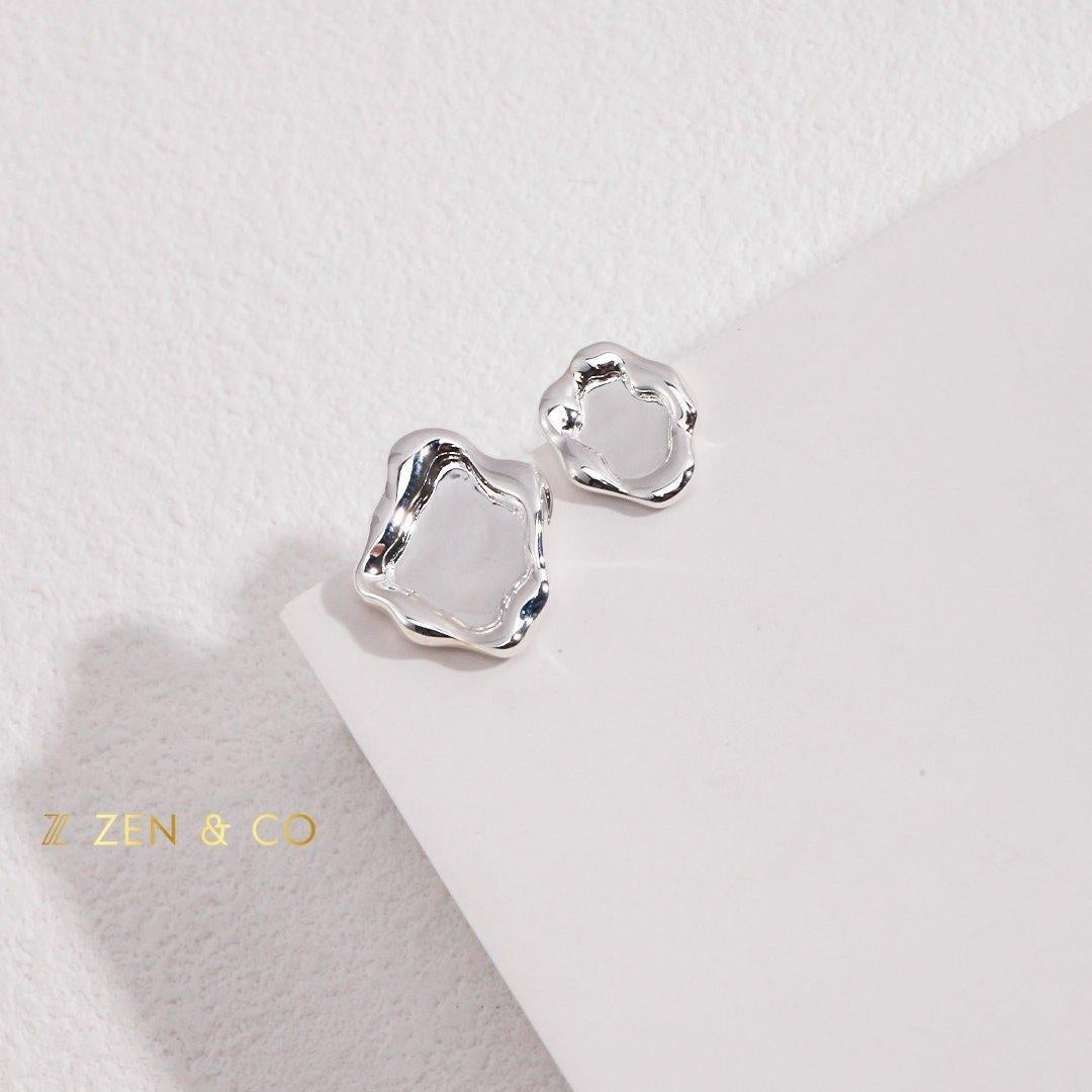 PLACID Asymmetric fluid Way of water stud earrings - ZEN&CO Studio