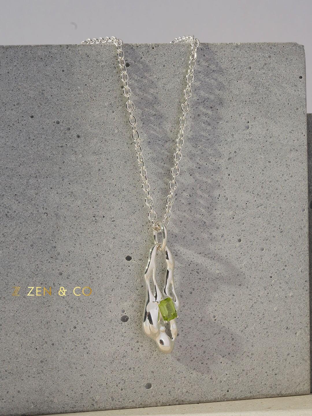 QUEENIE Leo birthstone jewelry set Peridot drop earrings and pendant necklace - ZEN&CO Studio