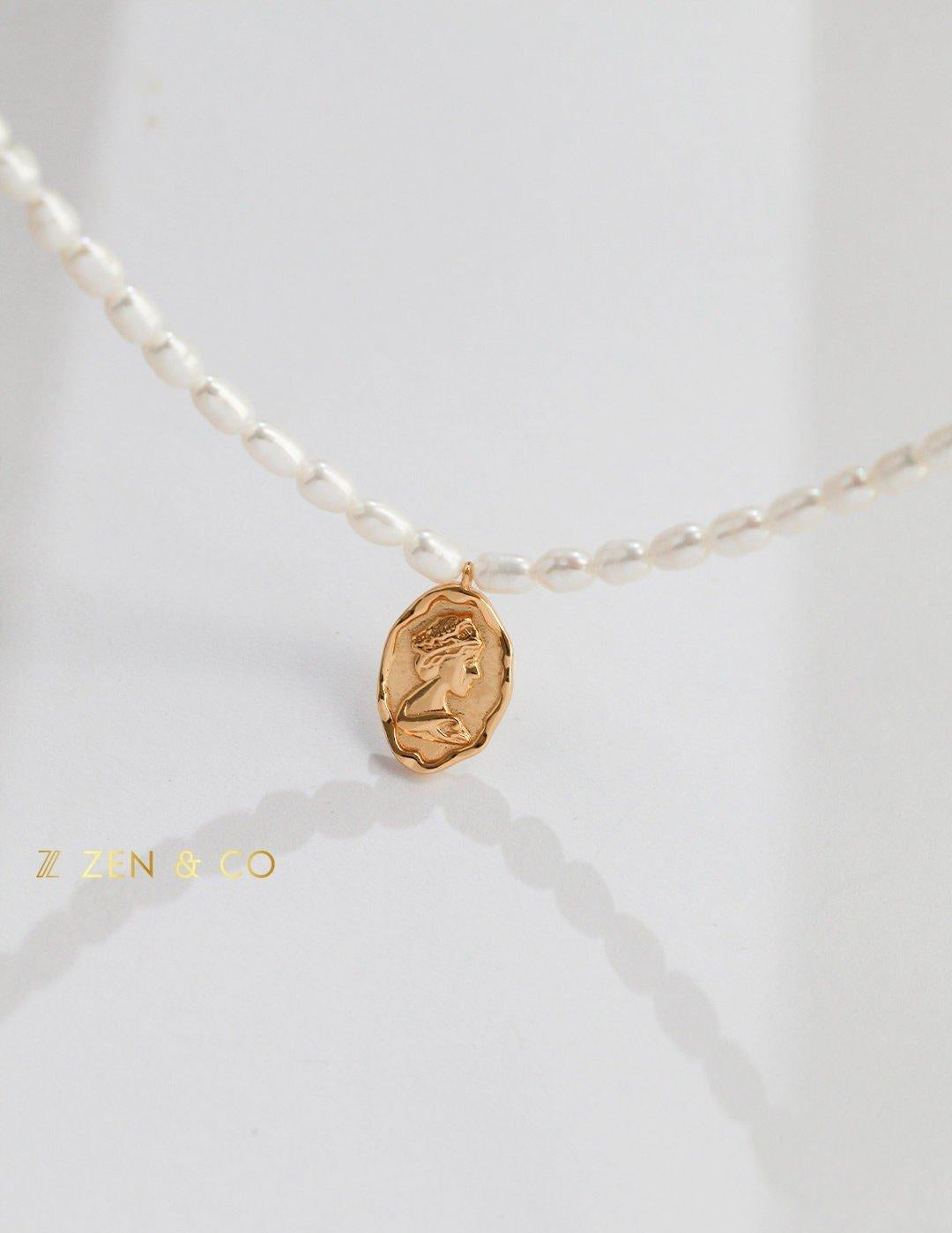 REGINA Statement pearl choker with queen coin pendant - ZEN&CO Studio