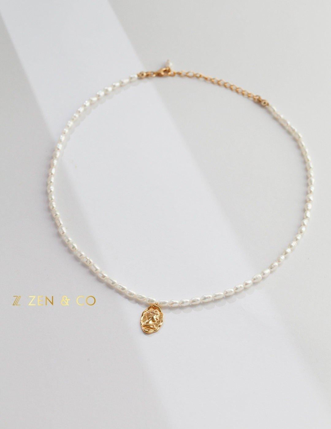 REGINA Statement pearl choker with queen coin pendant - ZEN&CO Studio