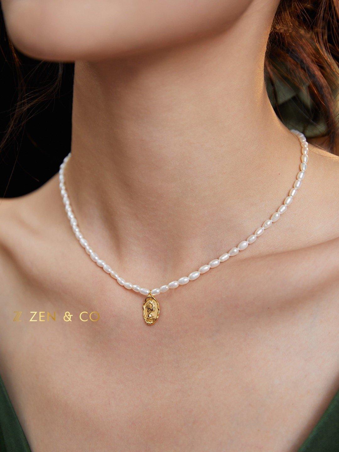 REGINA Statement pearl choker with queen coin pendant - ZEN&CO Studio