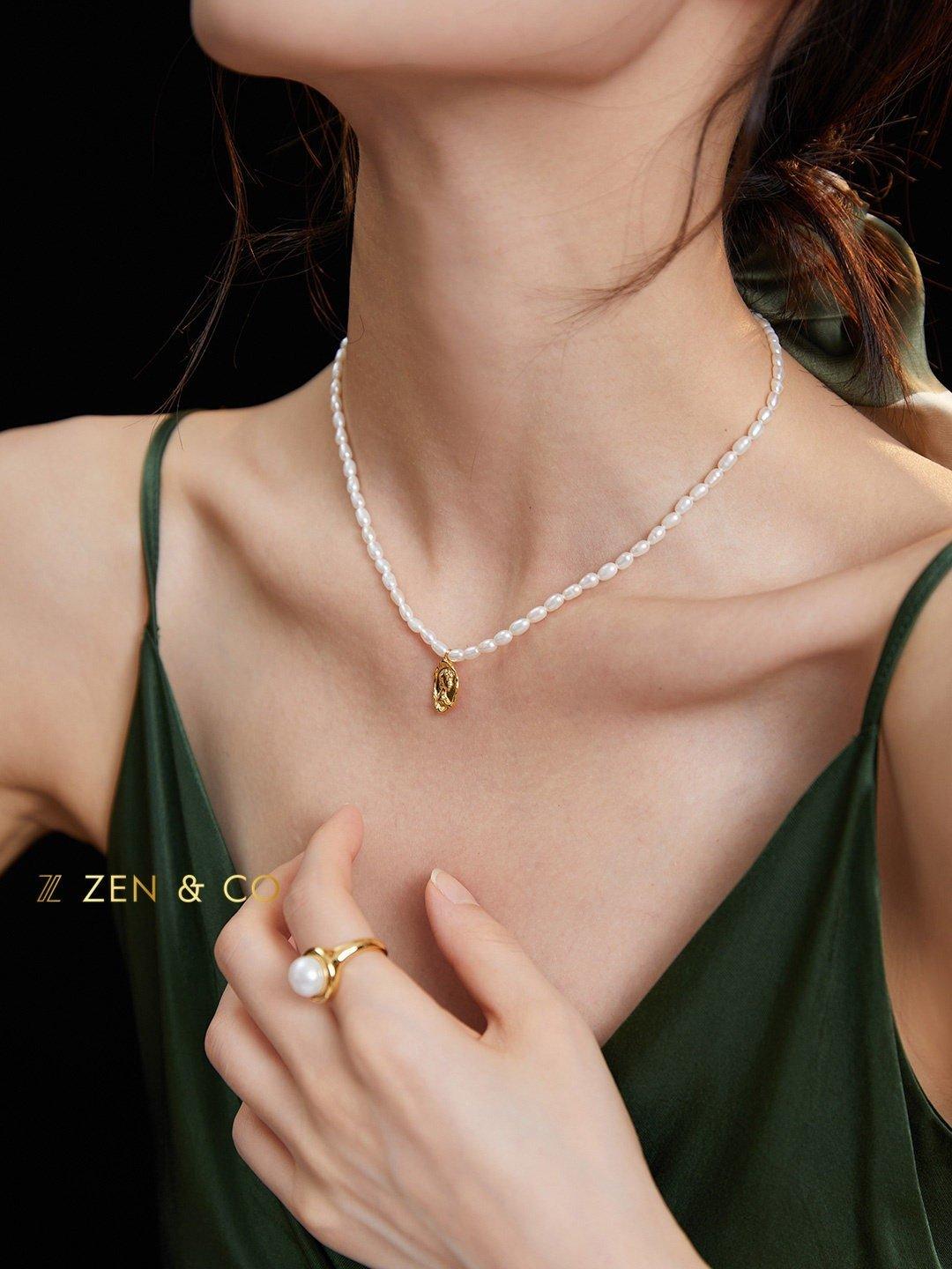 REGINA Statement pearl choker with queen coin pendant - ZEN&CO Studio