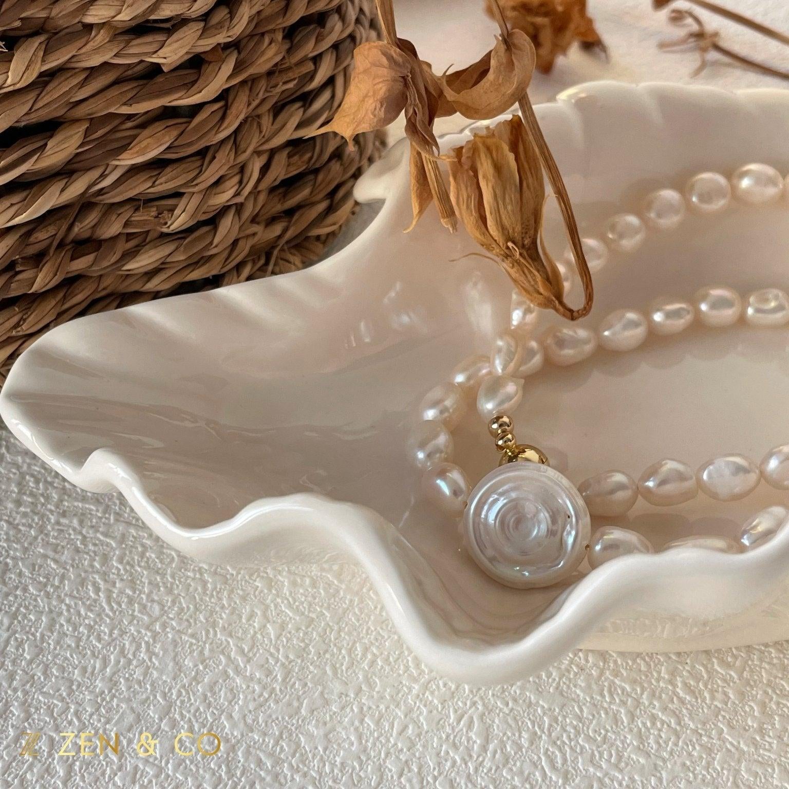 ROMAN HOLIDAY Pearl pendant beaded necklace - ZEN&CO Studio