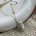 VANILLA White Baroque Pearl pendant necklace - ZEN&CO Studio