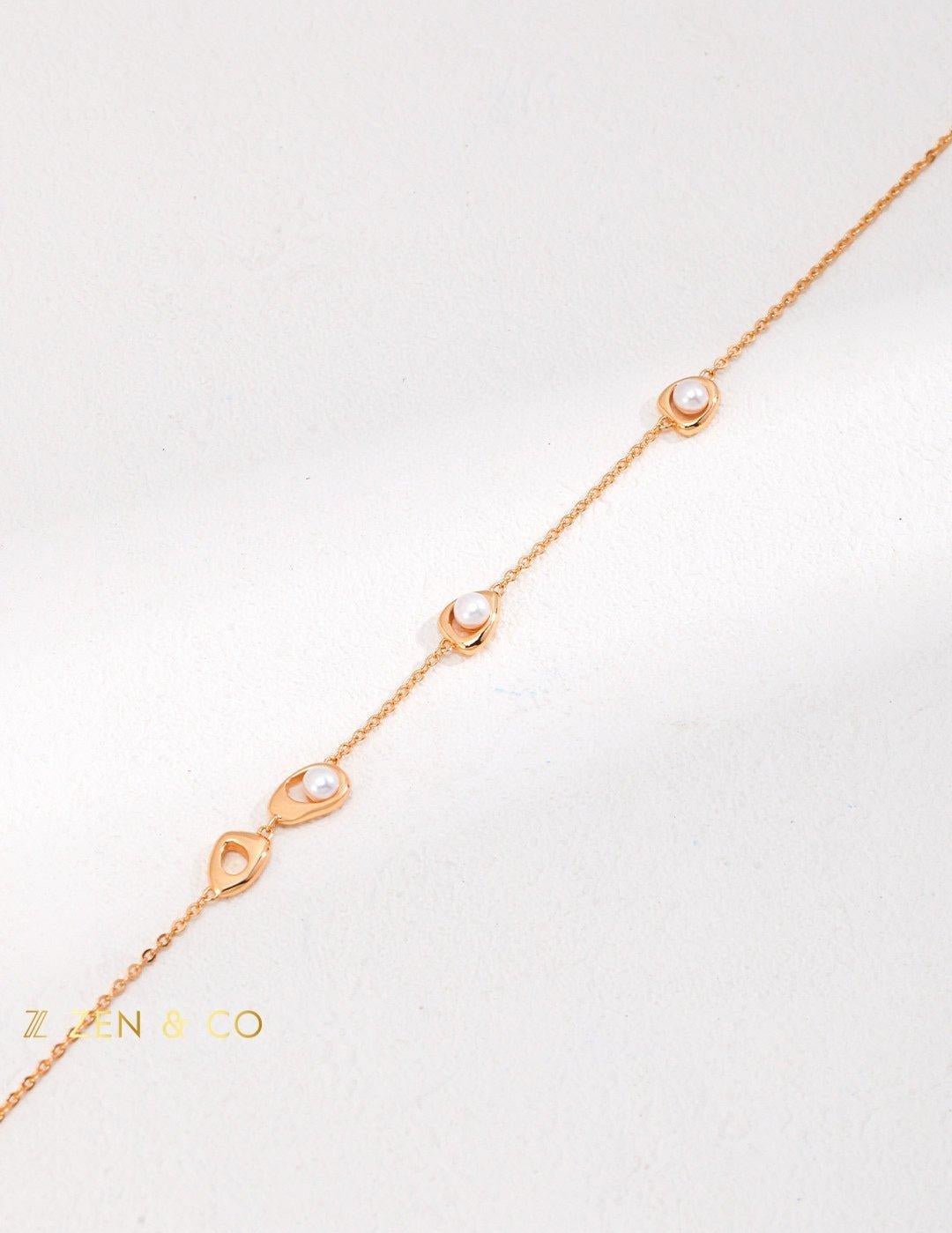 WHITNEY Gold layering necklace with dainty pearls - ZEN&CO Studio