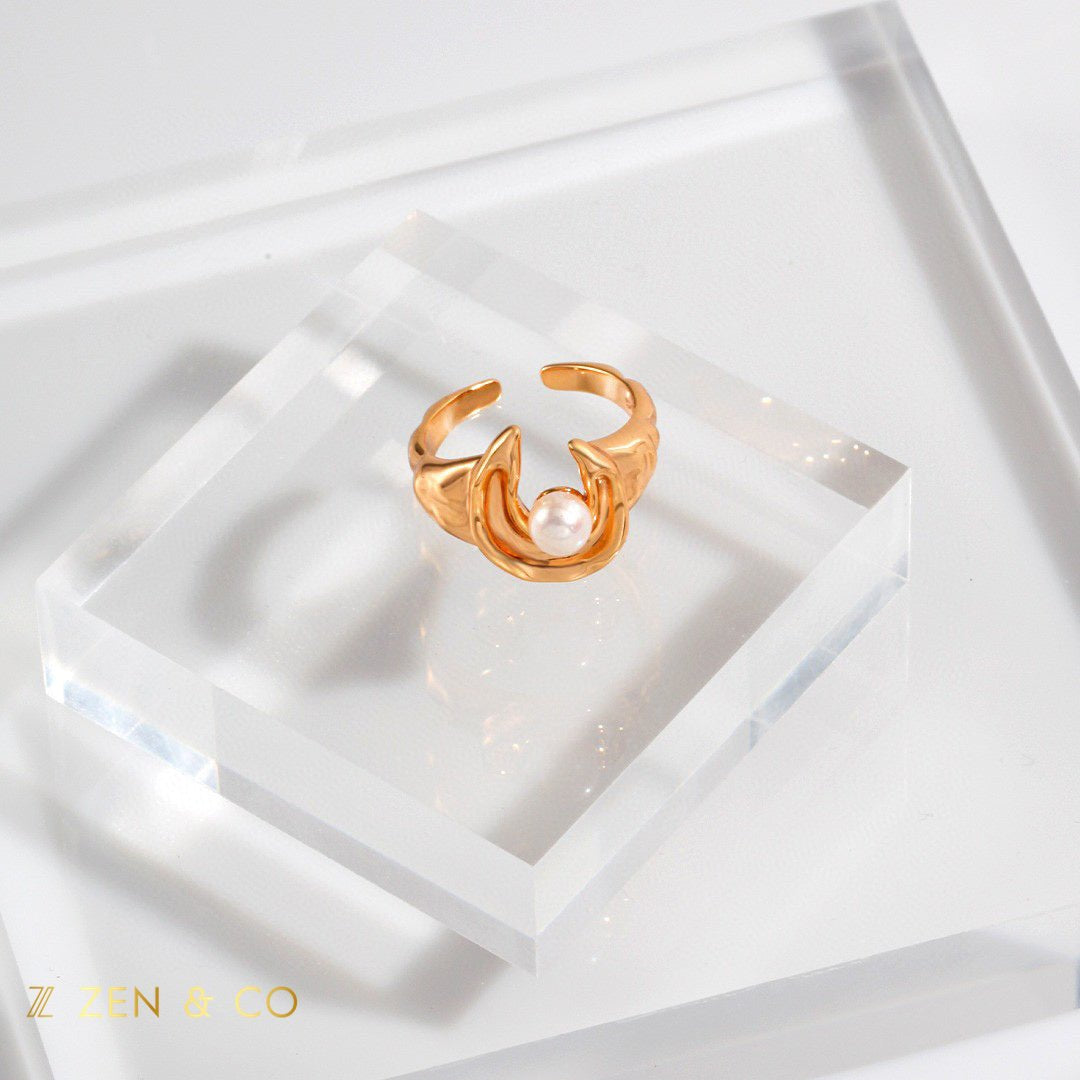 AYLA Moon shaped open ring with dainty pearl - ZEN&CO Studio