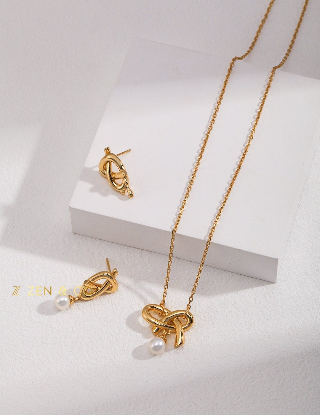 ELSA Cute knot pearl pendant necklace - ZEN&CO Studio