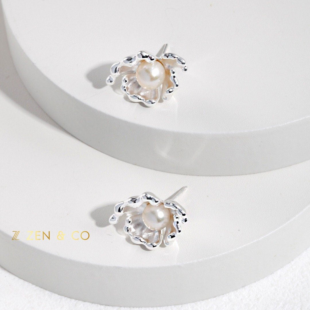 FLORA Flower pearl stud earrings - ZEN&CO Studio
