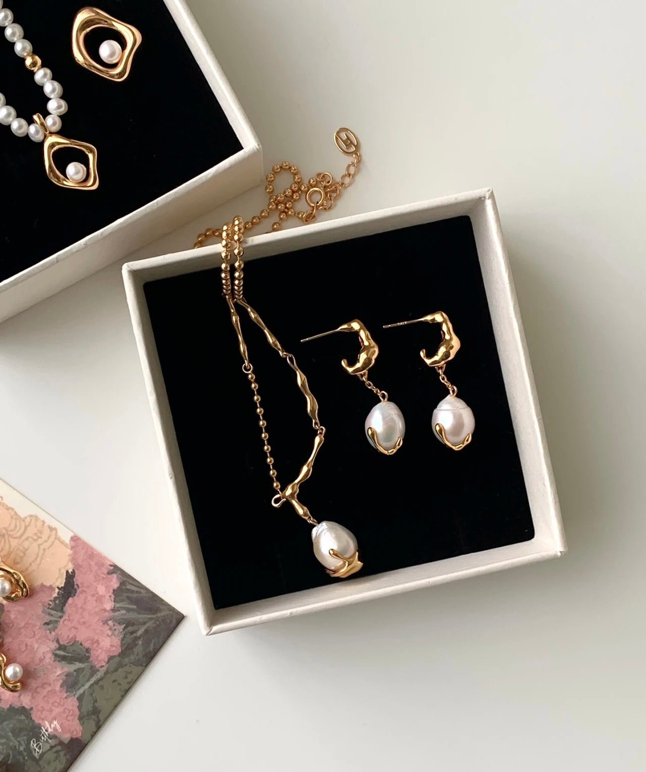 GOLDIE Pearl dangle earrings - ZEN&CO Studio