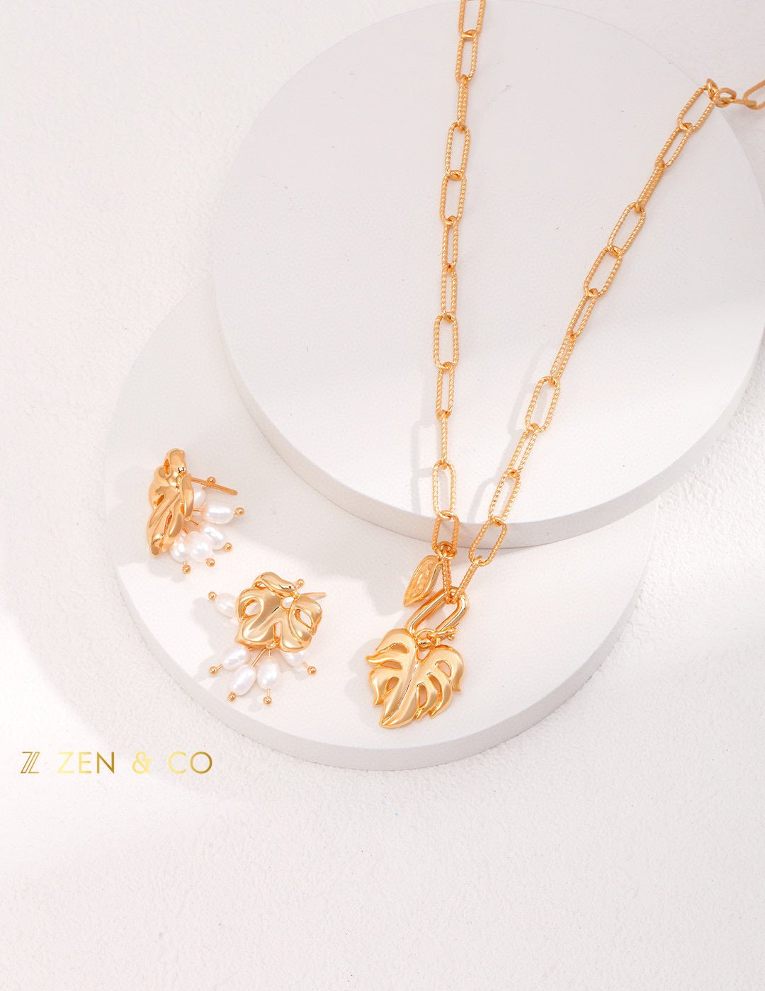 LUCY GRAY Gold chain necklace with leaf peadant - ZEN&CO Studio