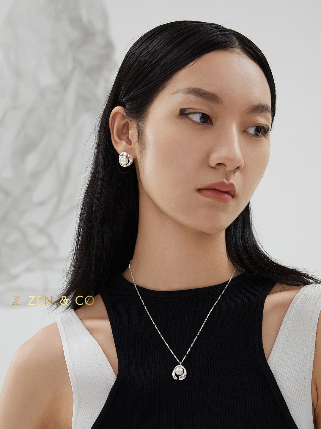 NINA Big pearl stud earrings - ZEN&CO Studio