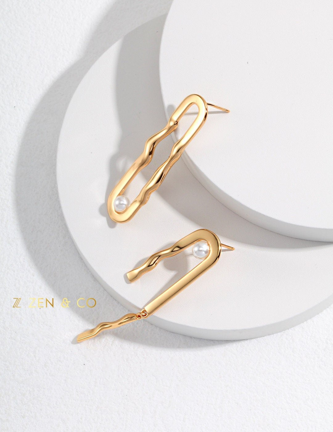 SOPHIE Asymmetric earrings with pearl - ZEN&CO Studio