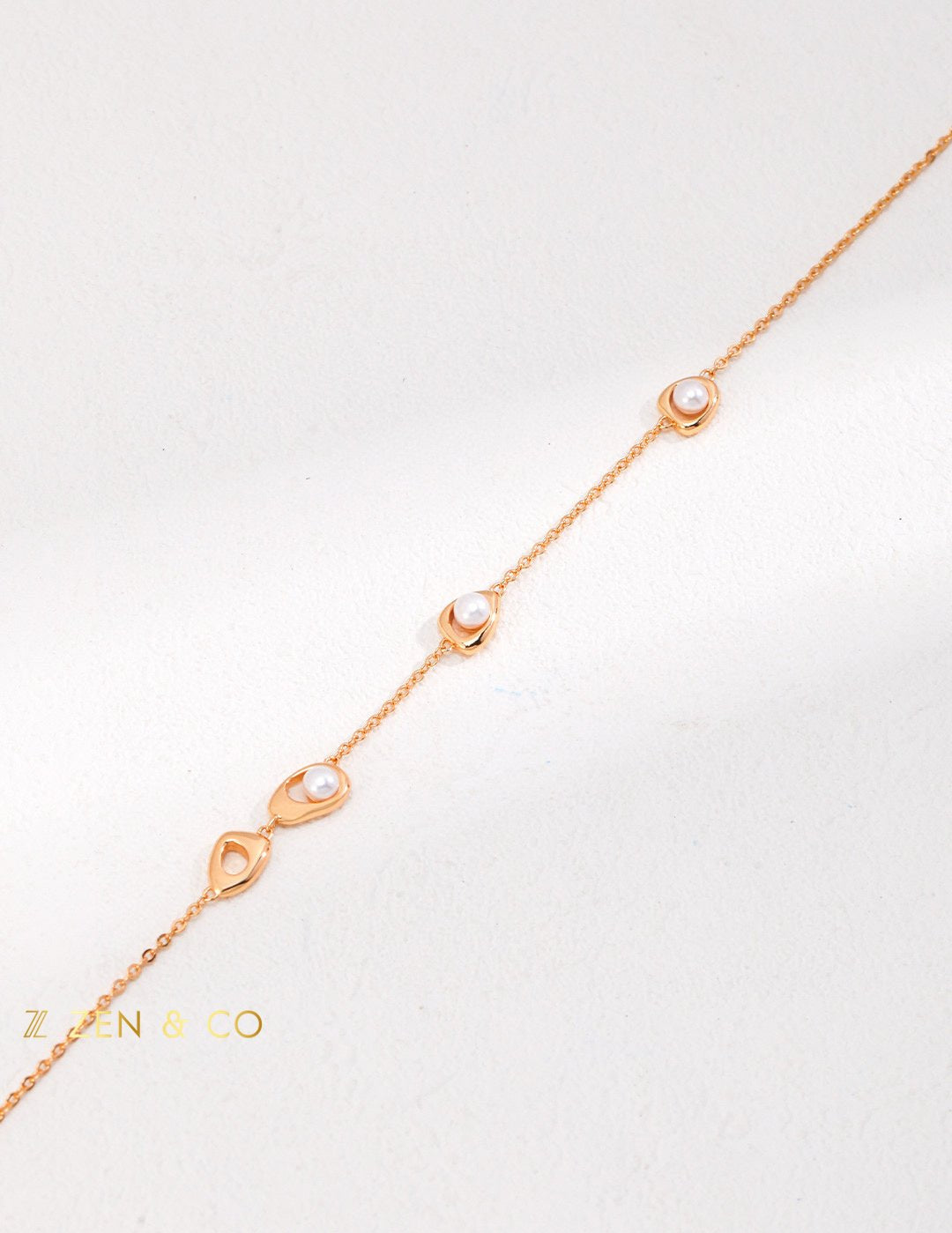 WHITNEY Gold layering necklace with dainty pearls - ZEN&CO Studio