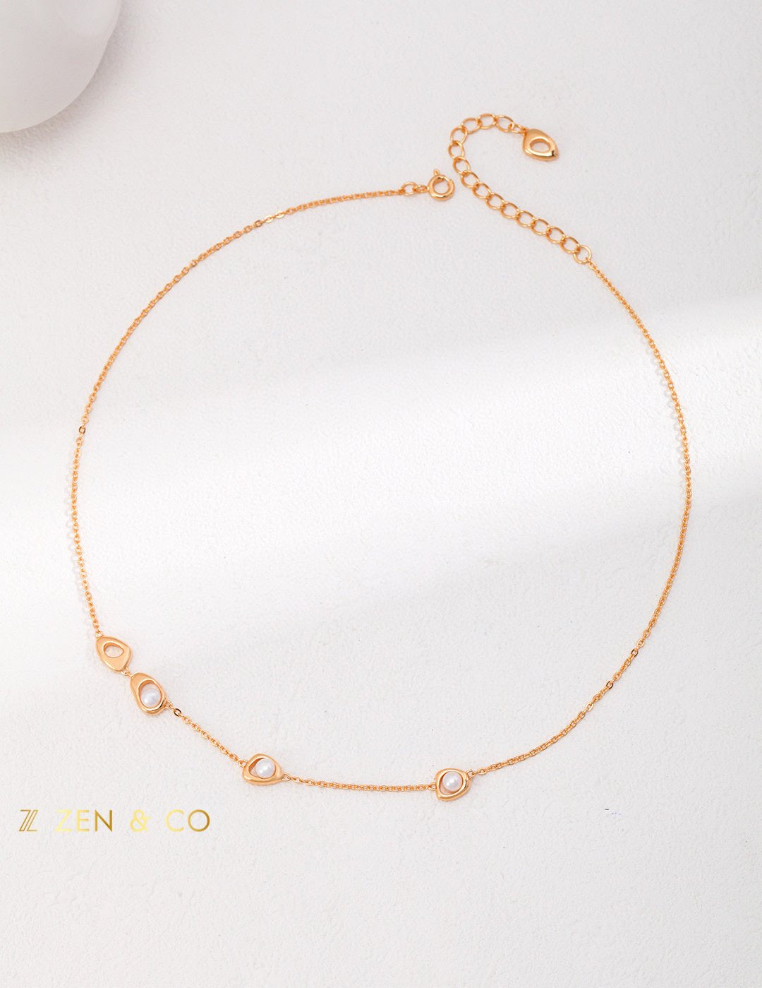 WHITNEY Gold layering necklace with dainty pearls - ZEN&CO Studio